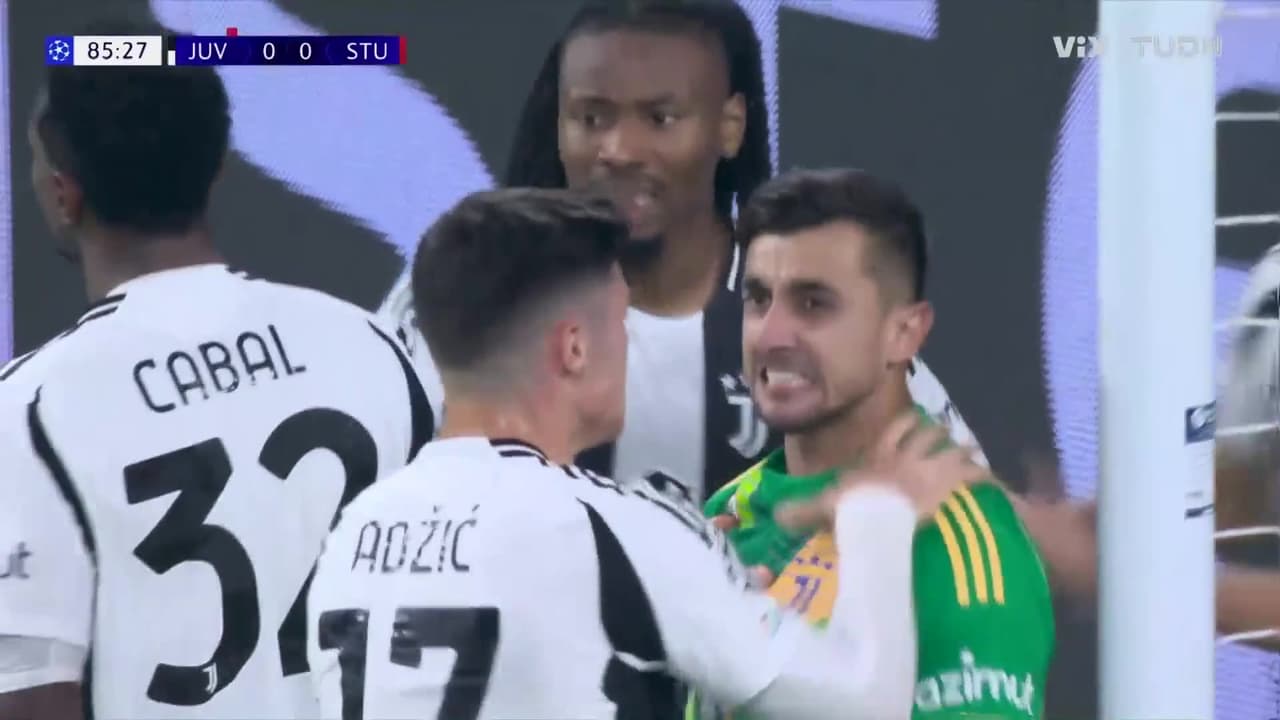 ¡Perin es el MVP del juego! Ataja el penal de Stuttgart