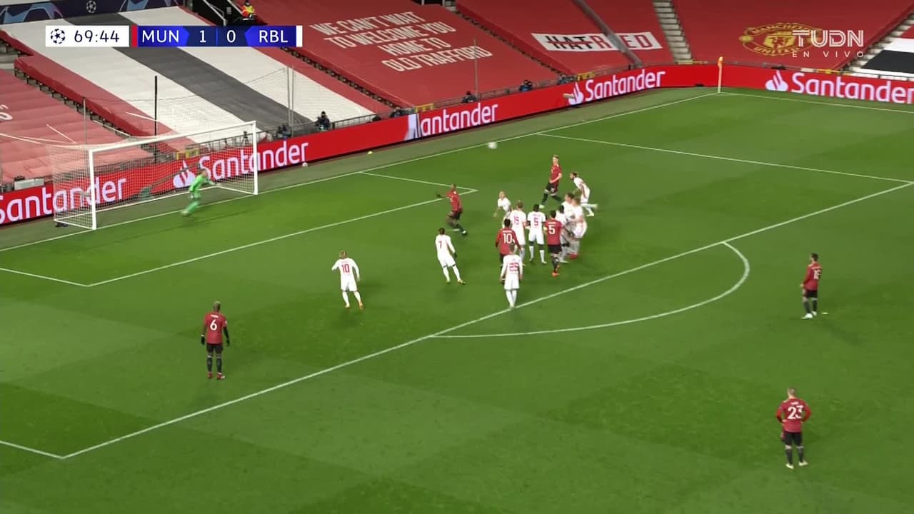 ¡TIRO ATAJADO! disparo por Anthony Martial.