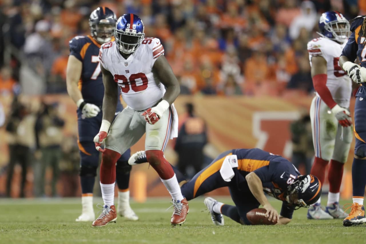 Jason Pierre-Paul se lució con tres capturas de quarterback.