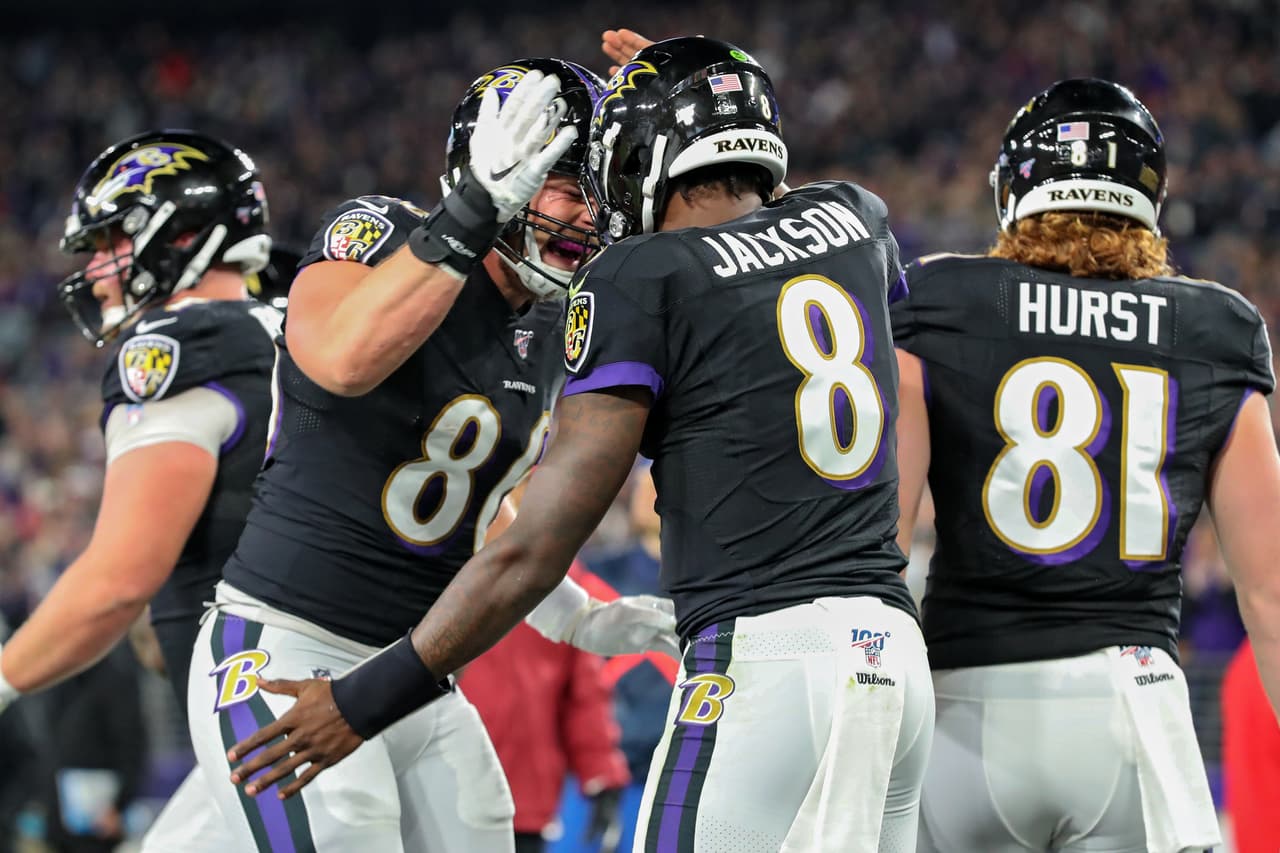 Baltimore Ravens se llevan la victoria ante los Patriots, pues la ofensiva guiada por el quarterback Lamar Jackson pudo frenar a los ‘Pats’ de Tom Brady y, a pesar de no tener una gran temporada, después de esta victoria es probable que sean contendientes al Super Bowl. Su récord es de 6-2.