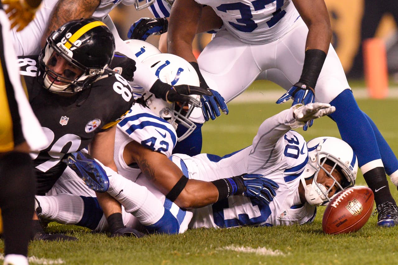 Los Steelers mantienen su paso para poder llegar a la postemporada al derrotar por apabullante marcador de 45-10 a los Colts. Checa las mejores tomas de este partido.