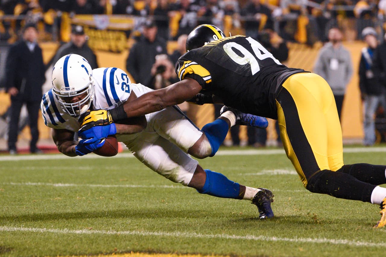 Los Steelers mantienen su paso para poder llegar a la postemporada al derrotar por apabullante marcador de 45-10 a los Colts. Checa las mejores tomas de este partido.
