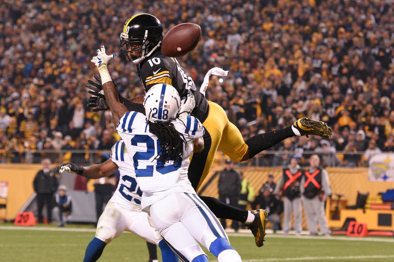 Los Steelers mantienen su paso para poder llegar a la postemporada al derrotar por apabullante marcador de 45-10 a los Colts. Checa las mejores tomas de este partido.