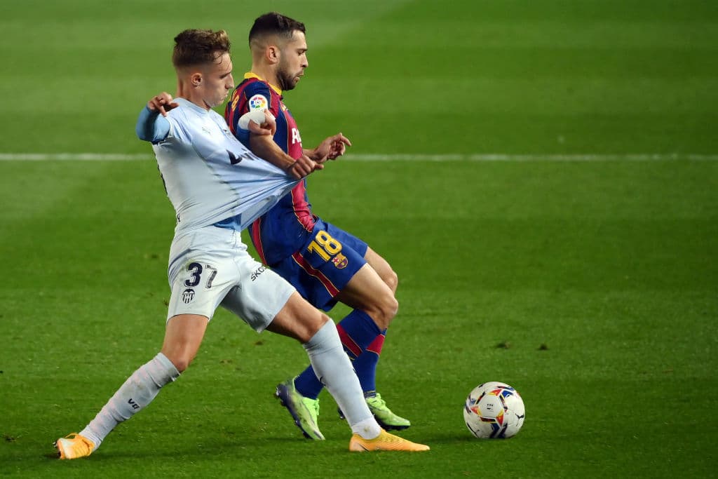 Diakhaby (29’) adelantó a los visitantes y Lionel Messi (45´4’) emparejó los cartones. Ronald Araújo (52’) daba vuelta al marcador, pero apareció Maxi Gómez (69’) para sellar el empate definitivo. Barcelona cierra la jornada con 21 unidades y con 8 puntos de diferencia con el líder de la competición.