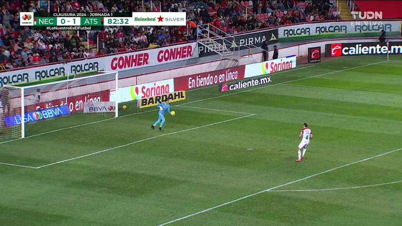 ¡TIRO ATAJADO! disparo por Augusto Solari.