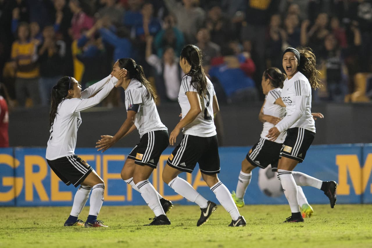 El envión del local continuó y a los 65 minutos, Liliana Mercado hizo el 3-0 de Tigres sobre Pachuca. Había tiempo para seguir buscando un gol más