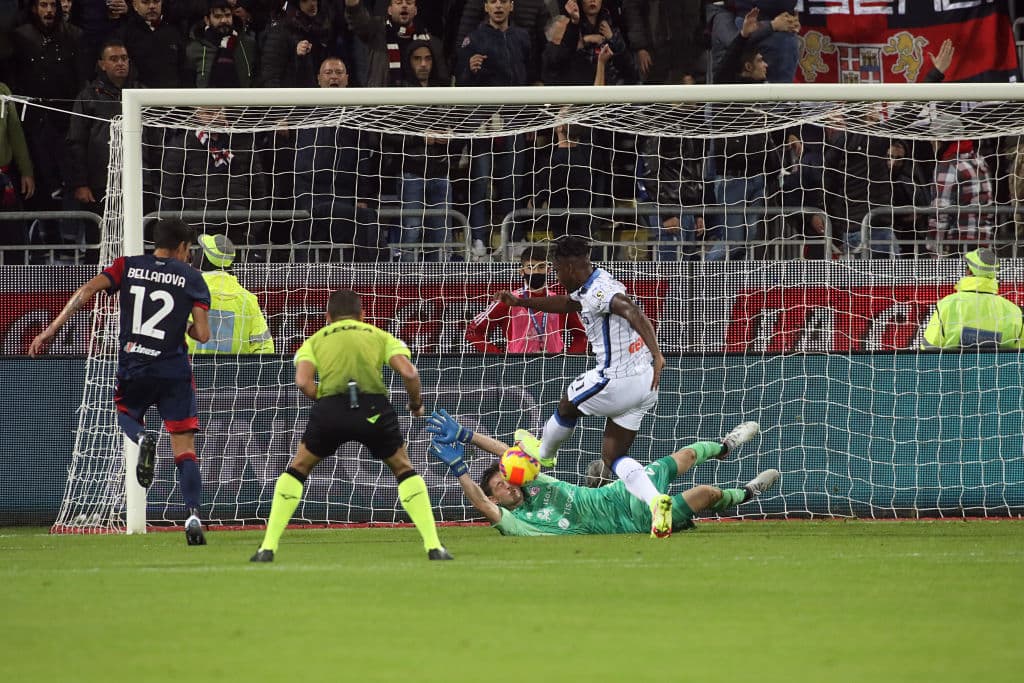 Spezia vence por la mínima 1-0 al Torino, la Juve sufre para conseguir el triunfo pero al igual que el Spezia vencen 1-0 a la Fiorentina y Atalanta sale victoriso 1-2 en su visita al Cagliari.