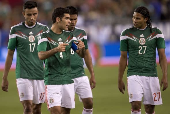 Todas esas situaciones preocupan demasiado cuando estamos a días de que comience la Copa del Mundo y el que se supone será el líder del 'Tri' mostró que puede volver a esos viejos actos que no ayudan... ¿Qué pasará si la eliminatoria se complica y se necesite mantener la cabeza fría?