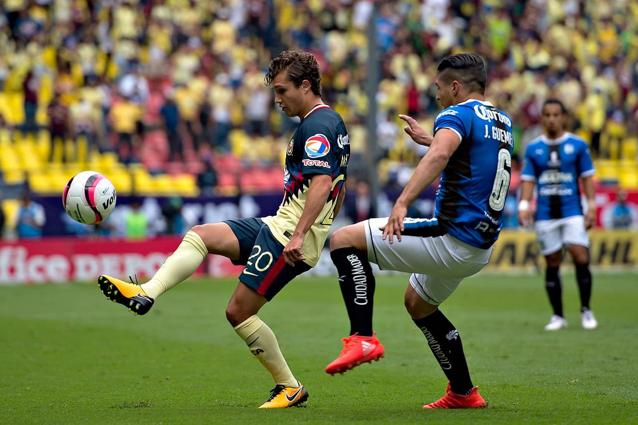Fue un partido de nulas emociones. Los asistentes al Estadio Azteca no pudieron disfrutar de un buen rato de fútbol.