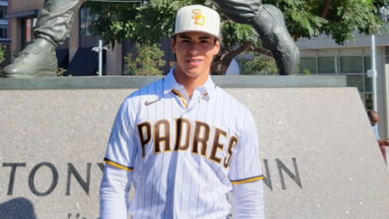 Prospecto mexicano firma con los Padres de San Diego

