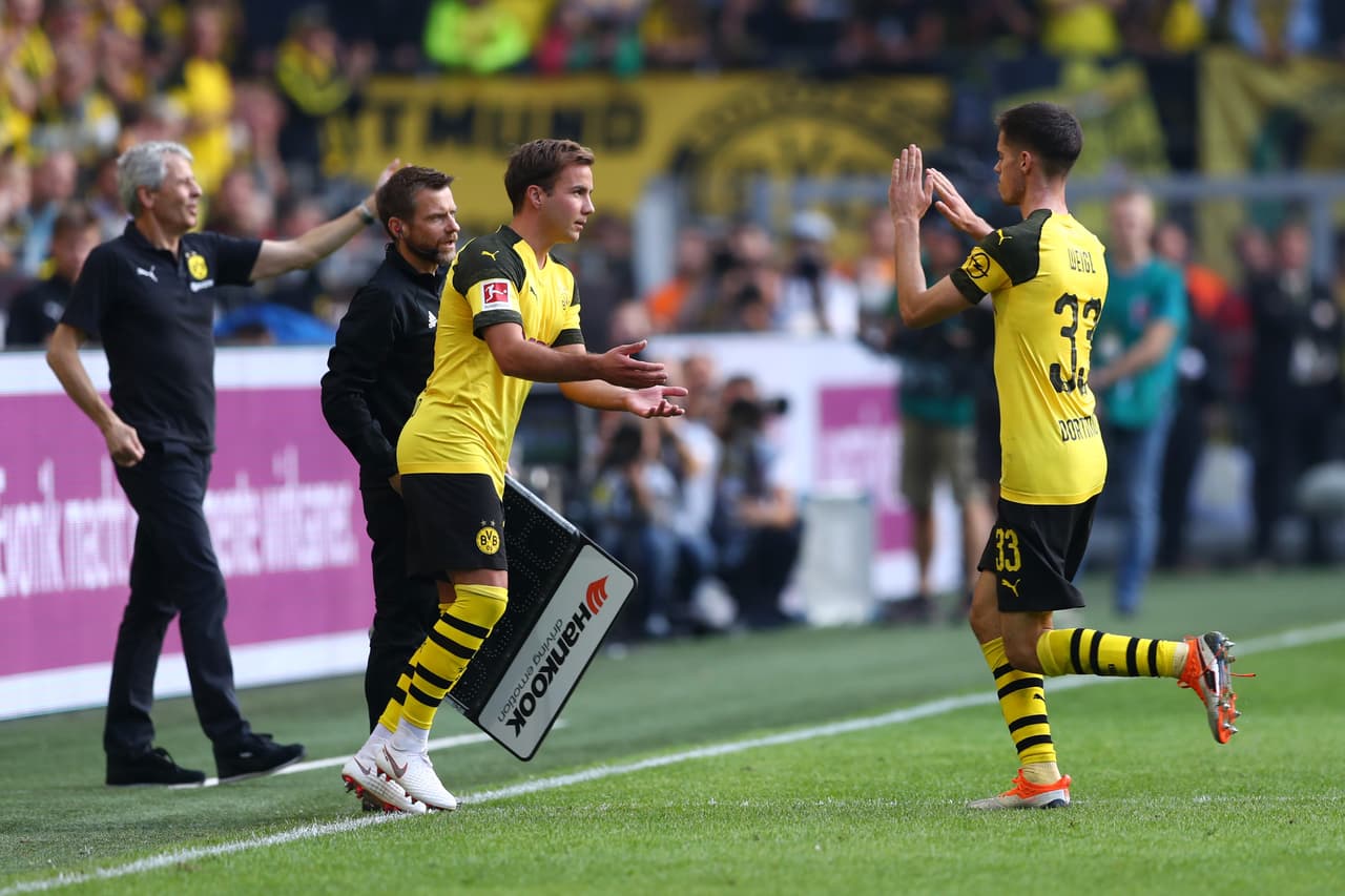 Al 77' Gotze entró al campo y la afición local se levantaba de sus asientos para aplaudirlo.