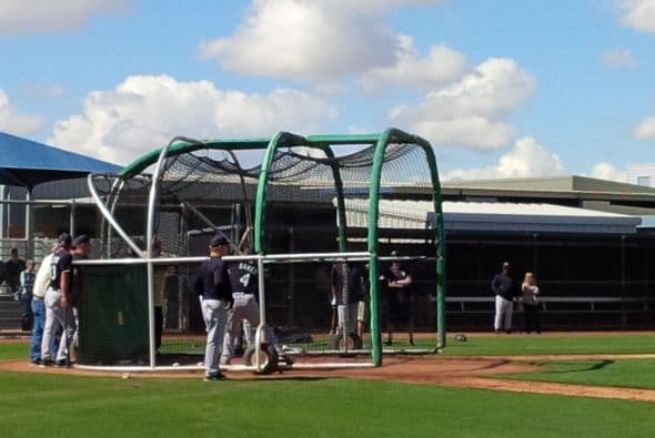 "Detrás" de los entrenamientos de primavera de la MLB, los atléticos jugadores de las grandes ligas muestran todo su talento... y mucho más que eso. Aparte de ejercitarse y compartir con sus seguidores, los beisbolistas lucieron sus atributos de espalda especialmente para las fans.