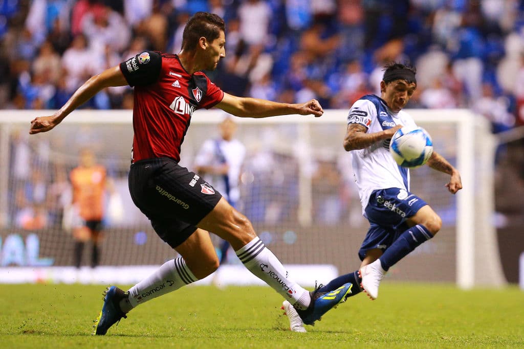 Con poco orden y más deseos que otra cosa, los Zorros trataron de equilibrar la balanza, sin embargo, la defensa de los poblanos estaba atenta y poco les permitió.