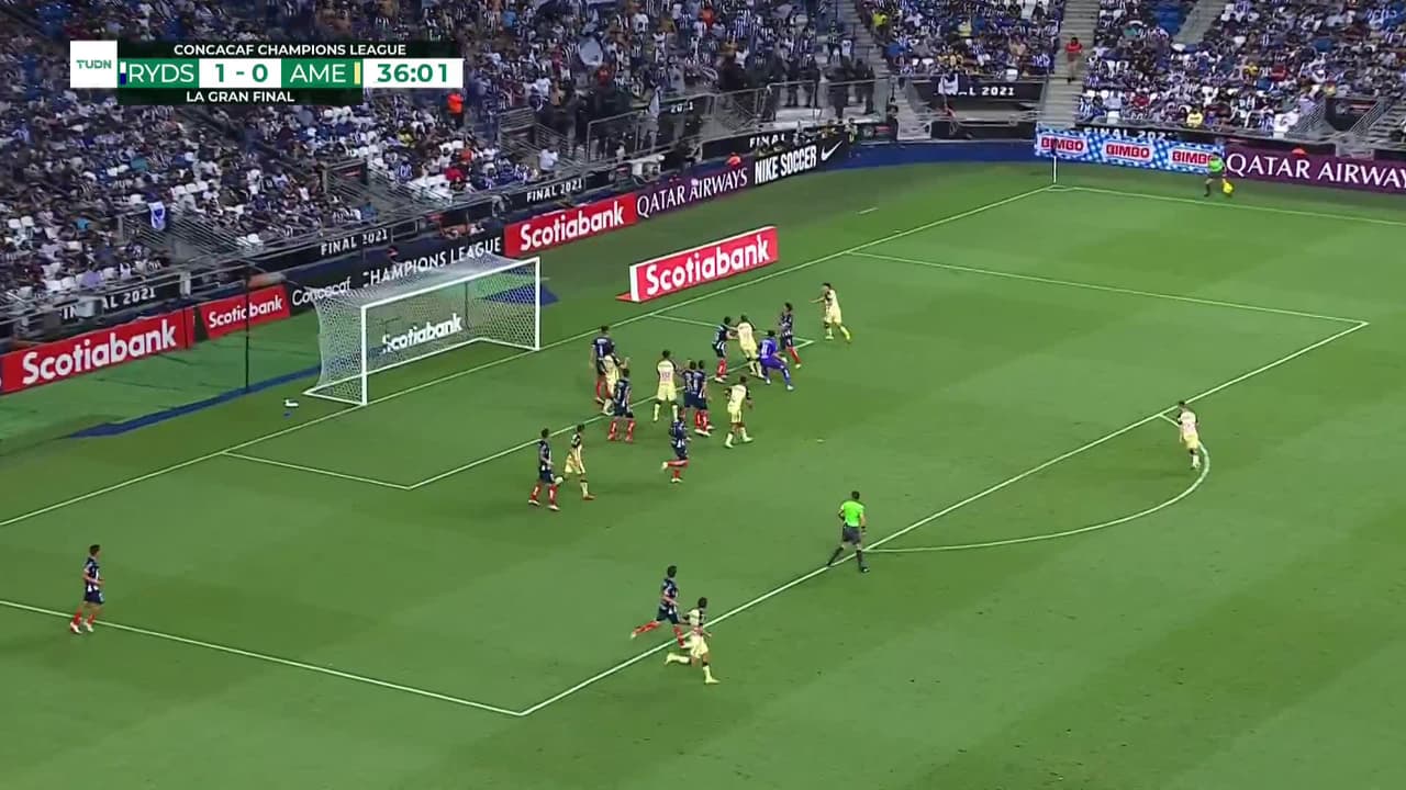 ¡TIRO ATAJADO! disparo por Richard Sánchez.