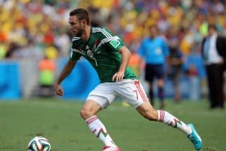 MIGUEL LAYÚN – Mentalidad de acero, versatilidad para jugar como lateral o volante por izquierda o por derecha, y la capacidad para desbordar e incluso definir de ser necesario lo convierten en una atractiva pieza. En Colorado Rapids sería de gran ayuda para abrir la cancha.
