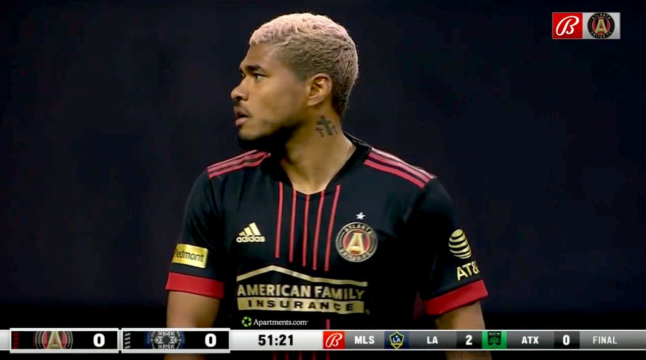 Josef Martínez asiste, Hyndman la manda a guardar, pero el gol es anulado por fuera de juego