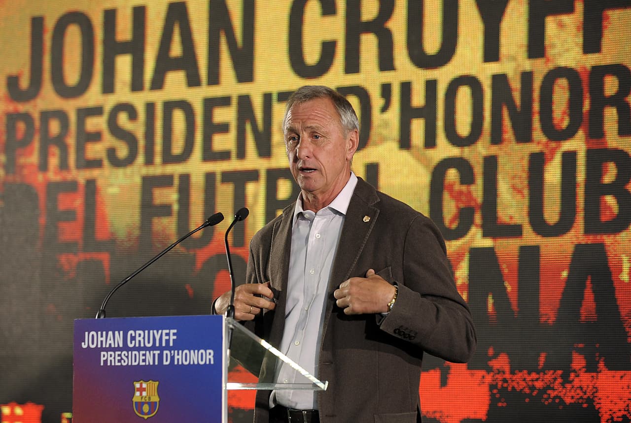Cruyff además fue nombrado presidente honorífico de Barcelona de España por su trayetoria en el club.