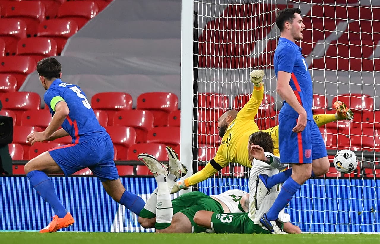 En duelo de preparación a la quinta fecha de la Nations League, el cuadro inglés goleó en Wembley. | Maguire (18’) abrió el marcador, Sancho (31’) hizo el segundo y Calvert-Lewin (56’) selló la goleada. Inglaterra se medirá a Bélgica e Irlanda se enfrentará a Gales en la J5 de la justa europea.