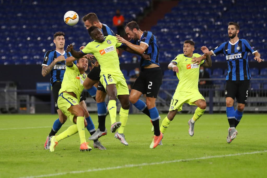 Tras el gol, el Getafe no deja caer los brazos y con una gran intensidad los españoles corren por todo el campo.