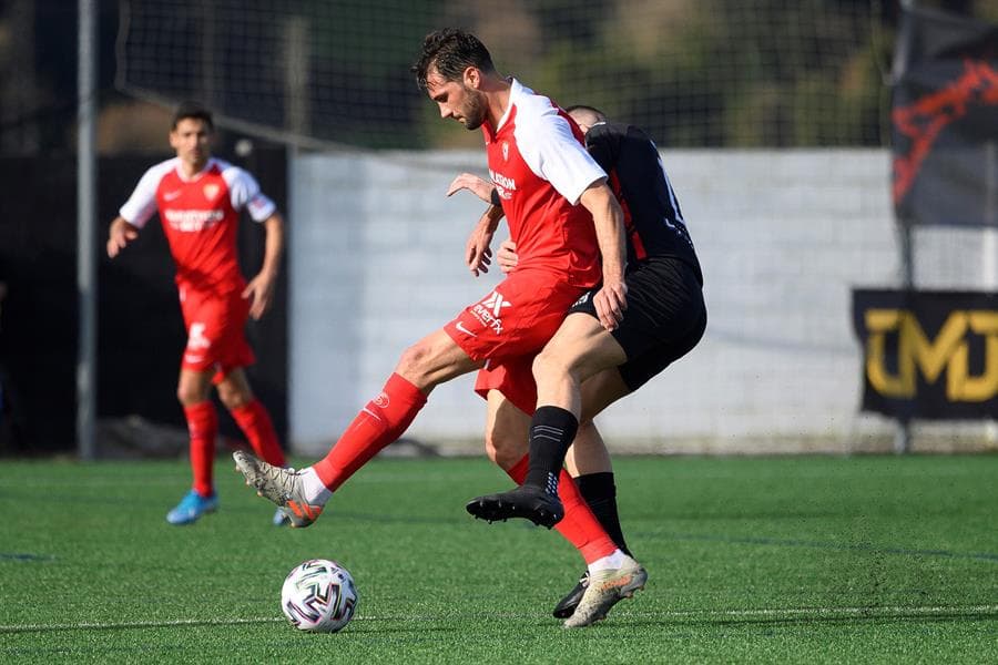 Sevilla no muestra piedad y vence 5-0 a Escobedo y avanza a la siguiente ronda en la Copa del Rey. Javier Hernández sólo jugó 15 minutos.