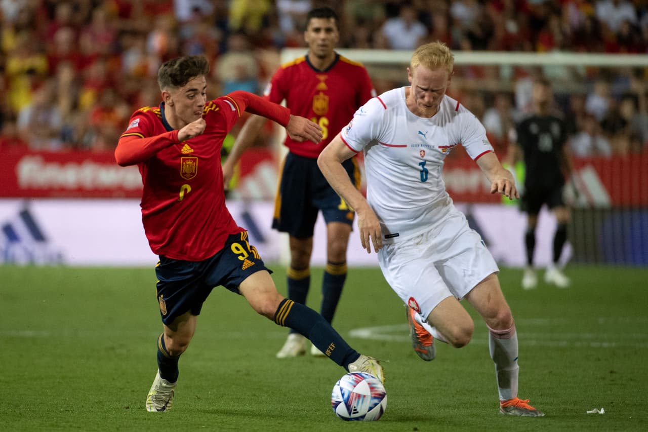 España se impuso sobre República Checa gracias a los goles de Carlos Soler y Pablo Sarabia.