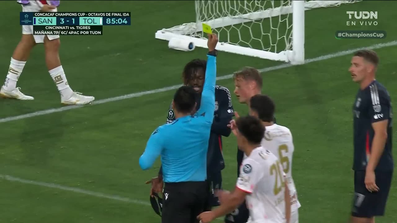 ¡Me salió portero! Duah evita gol del Toluca con una manota