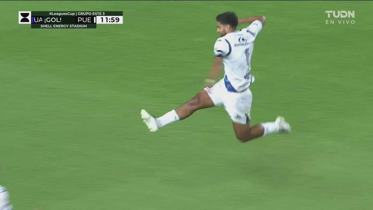 ¡Golazo! De Buen mete fogonazo para el 1-1 del Puebla