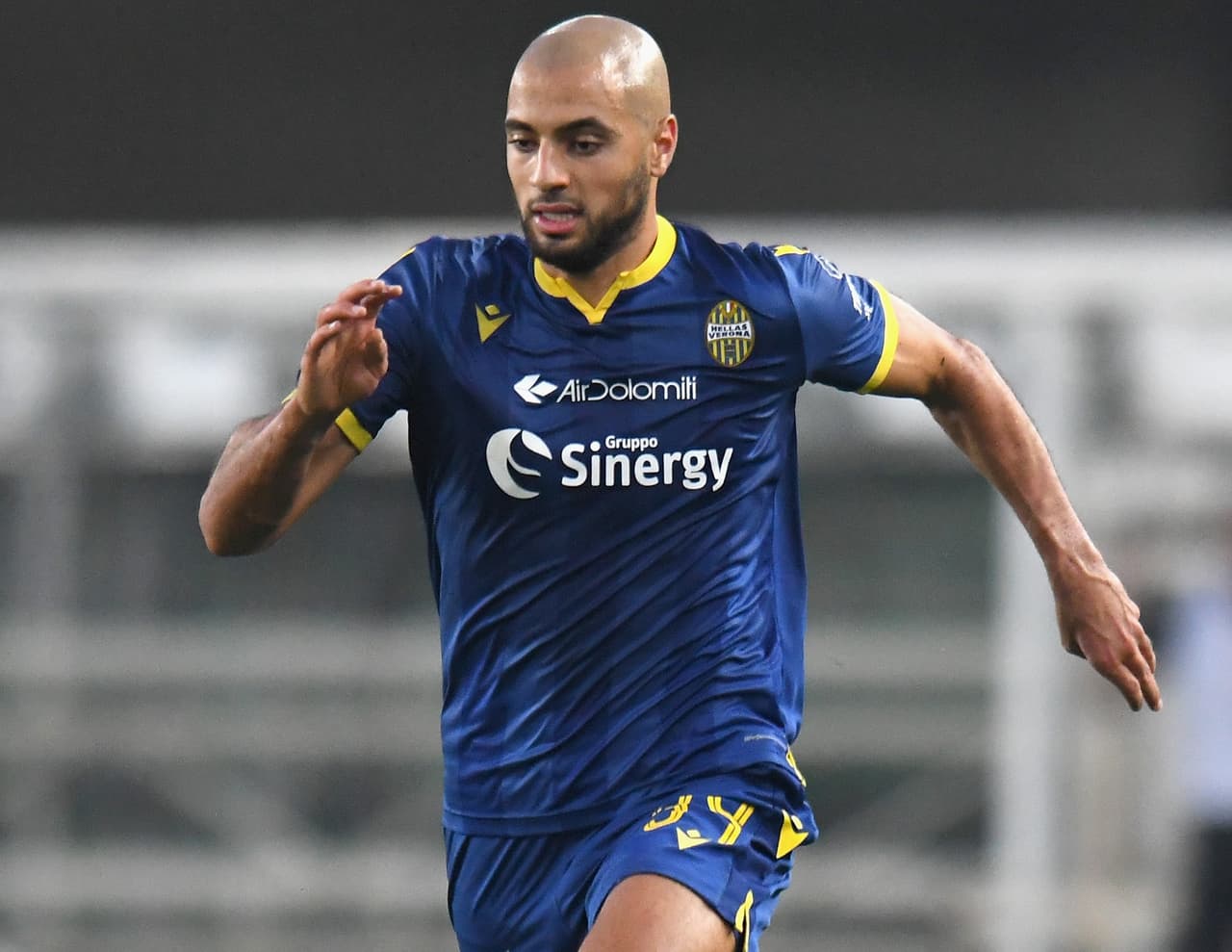 Sofyan Amrabat. Fiorentina pagó a Hellas Verona 22.1 millones de dólares por el medio de 23 años.