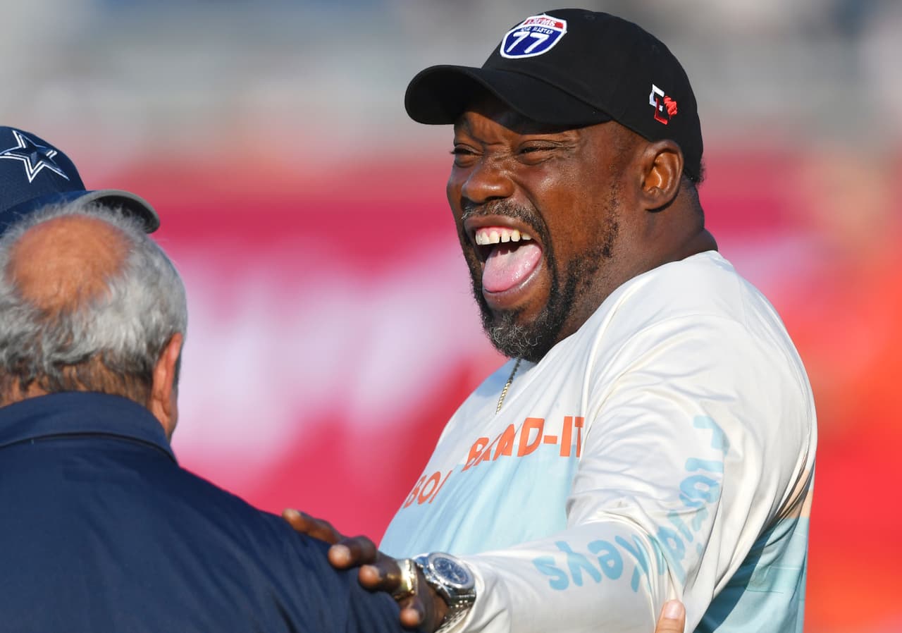 Los Dallas Cowboys y los Arizona Cardinals abrieron oficialmente esta noche la temporada de la NFL enfrentándose en el Partido del Salón de la Fama en el Tom Benson Stadium de Canton, Ohio en medio de un gran ambiente y los elegidos a ingresar en la Clase 2017.