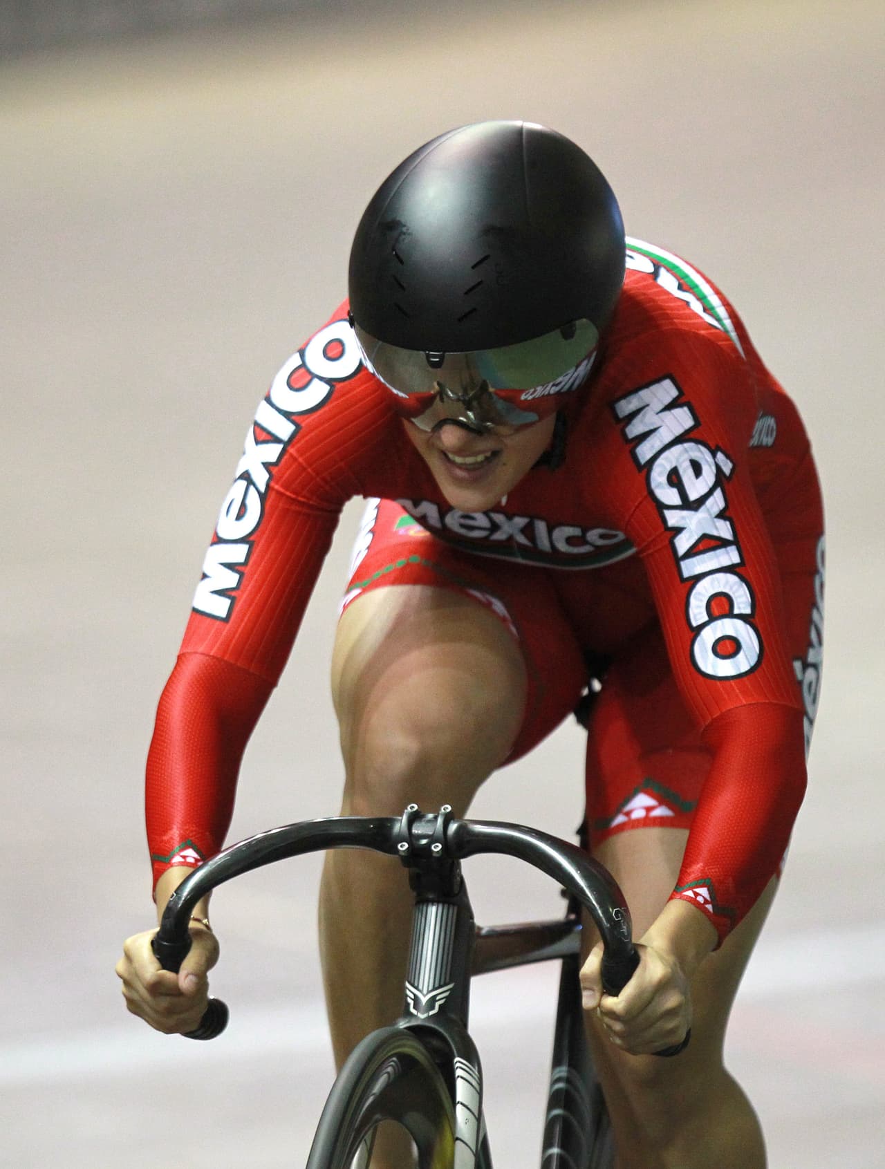 Un nuevo oro para México logró Jessica Salazar en la prueba del keirin femenino. Luz Gaziola (México) fue plata y Martha Bayona (Colombia) fue bronce.