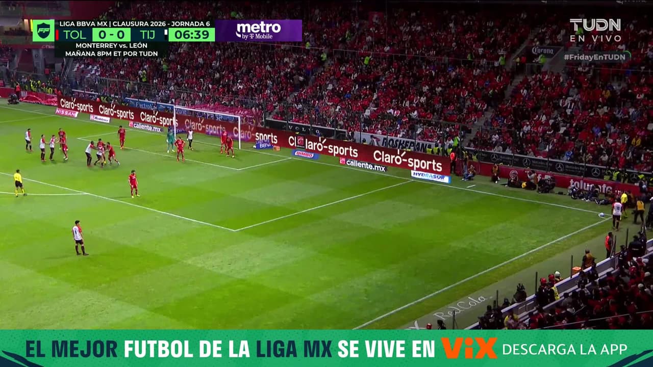 ¡Iba a ser un golazo! Pero Hugo González rechazó bien el remate