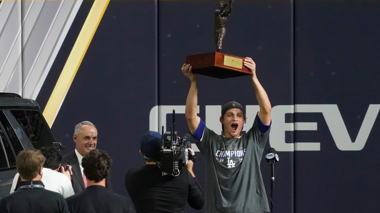 Corey Seager se proclamó como el jugador más valioso... al cuadrado