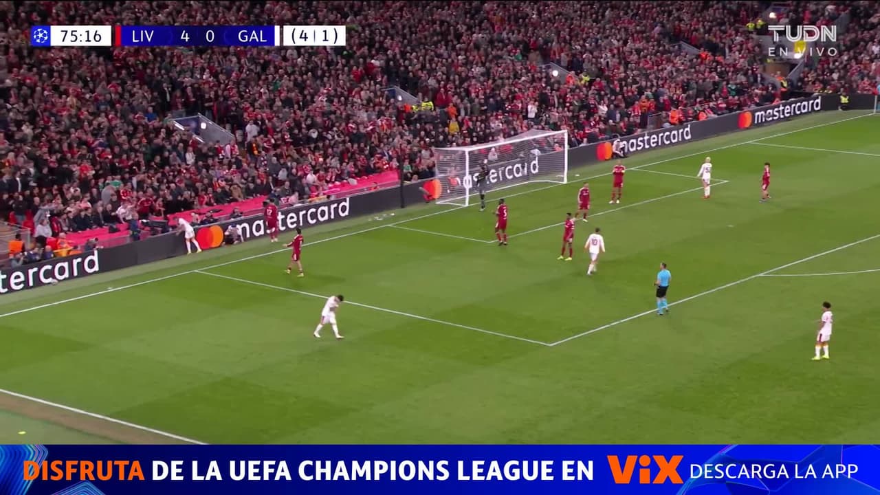 ¡Momento de tensión! Lang sufre corte tras impactar con la publicidad