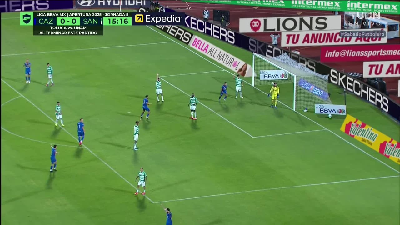 ¡GOL!  anota para Cruz Azul. Carlos Rodríguez