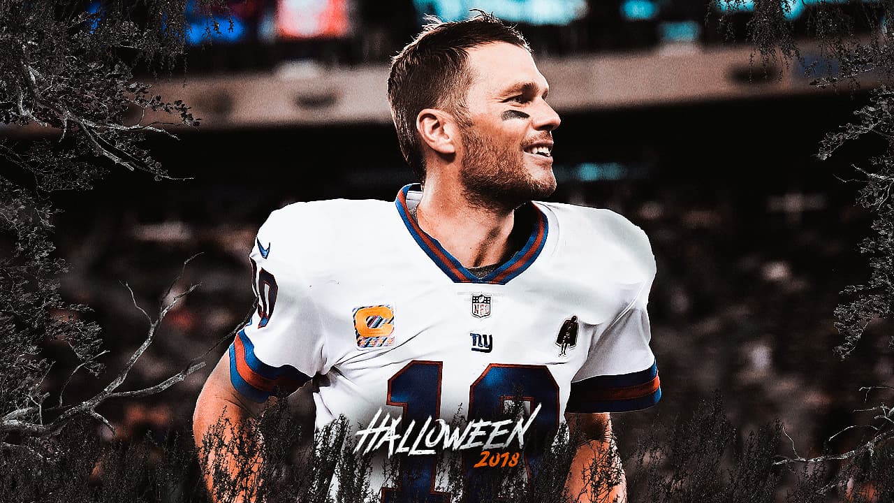 Tom Brady enfundado en el jersey de los New York Giants, equipo que le ha arrebatado dos anillos de Super Bowl en la última época.