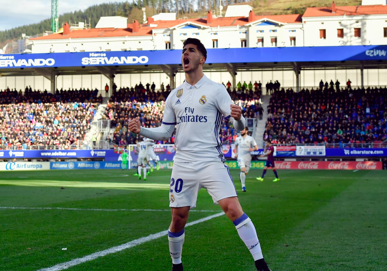 Quien ha quedado un poco relegado, aunque con las mismas opciones de James, es el joven Marco Asensio que comenzó la temporada de manera espectacular pero se fue diluyendo poco a poco.