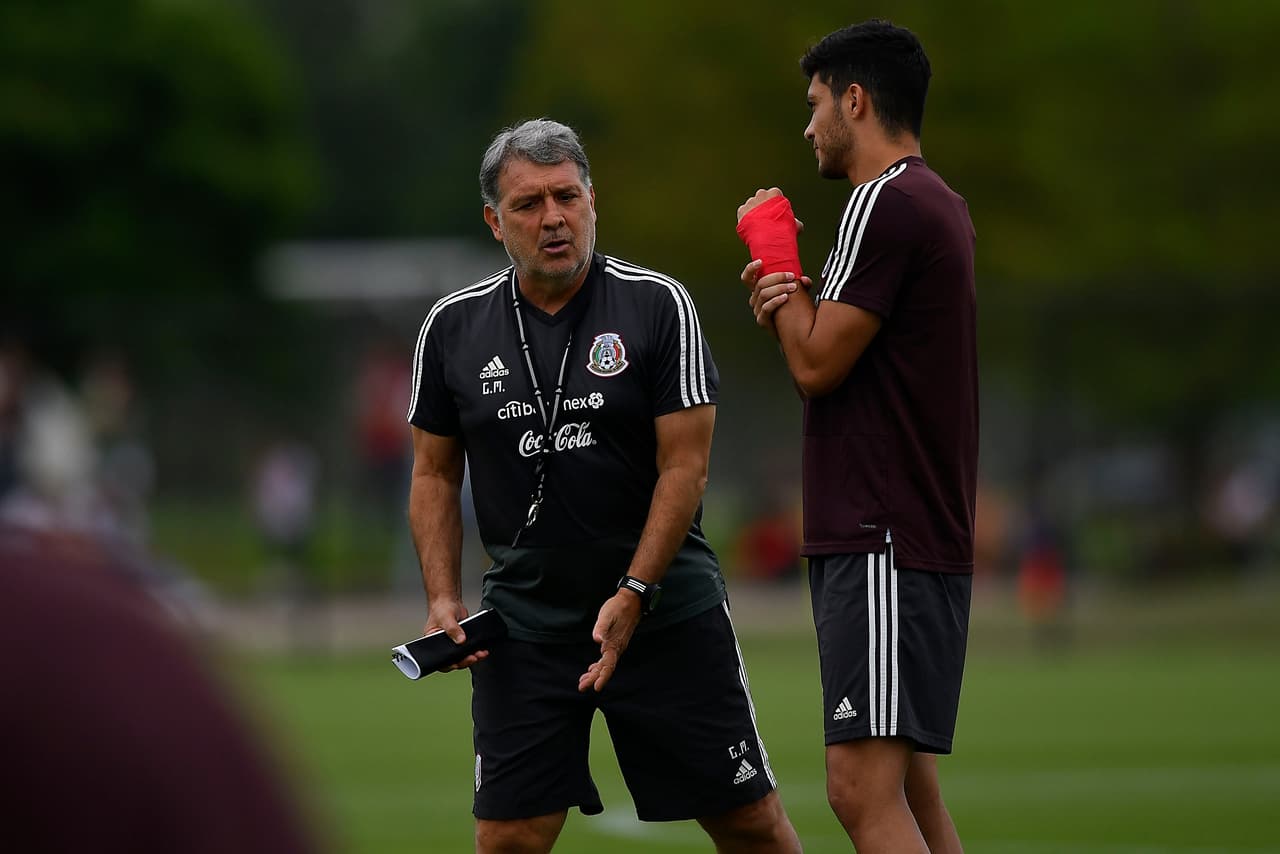 Los integrantes de la Selección Mexicana de fútbol se entrenaron, en medio de una intensa humedad en el ambiente, en las instalaciones del club de la MLS Houston Dynamo de cara a lo que será su importante duelo de los Cuartos de Final de la Copa Oro 2019, que se llevará a cabo este sábado ante Costa Rica. El trabajo duro y el buen ambiente imperaron durante la práctica del Tri.
