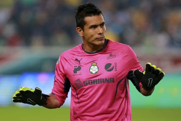 En el 2003 con Ricardo Lavolpe consiguió la Copa Oro y fue nombrado mejor portero de ese campeonato.