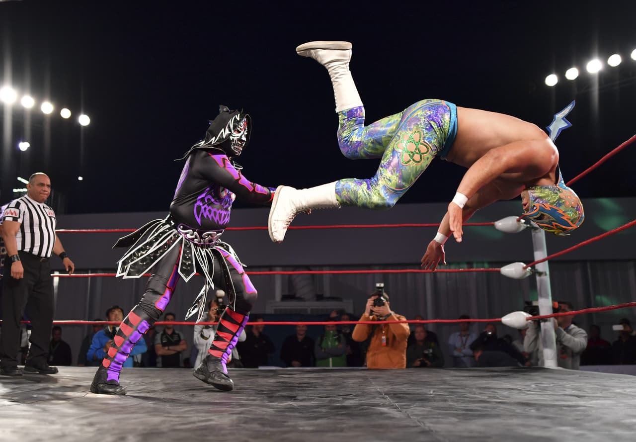 En medio del evento, no podía faltar la tradicional lucha libre mexicana que se realizaron en el marco de la carrera.