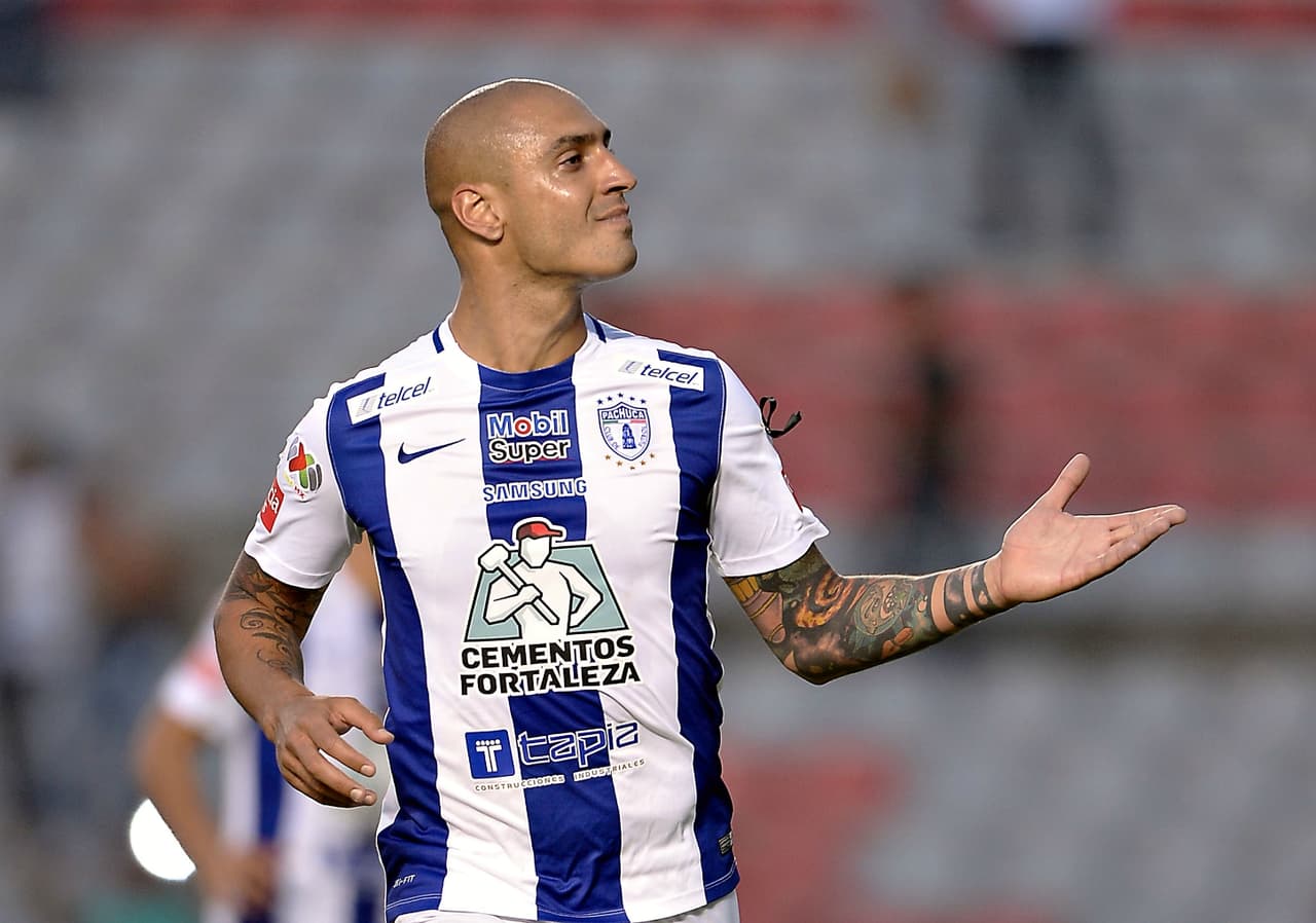 Ariel Nahuelpán, el atacante de Pachuca se despachó con dos goles ante los Gallos del Querétaro. Primero desde el punto penal con un gran cobro y en la segunda parte del partido con un cabezazo letal.