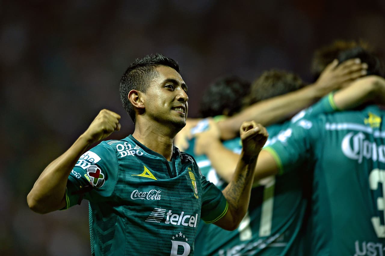 Elías Hernández, el volante de los esmeraldas tuvo un buen partido al frente, aunque no anotó para la causa de León si tuvo una asistencia para que Burdisso anotara un gol.