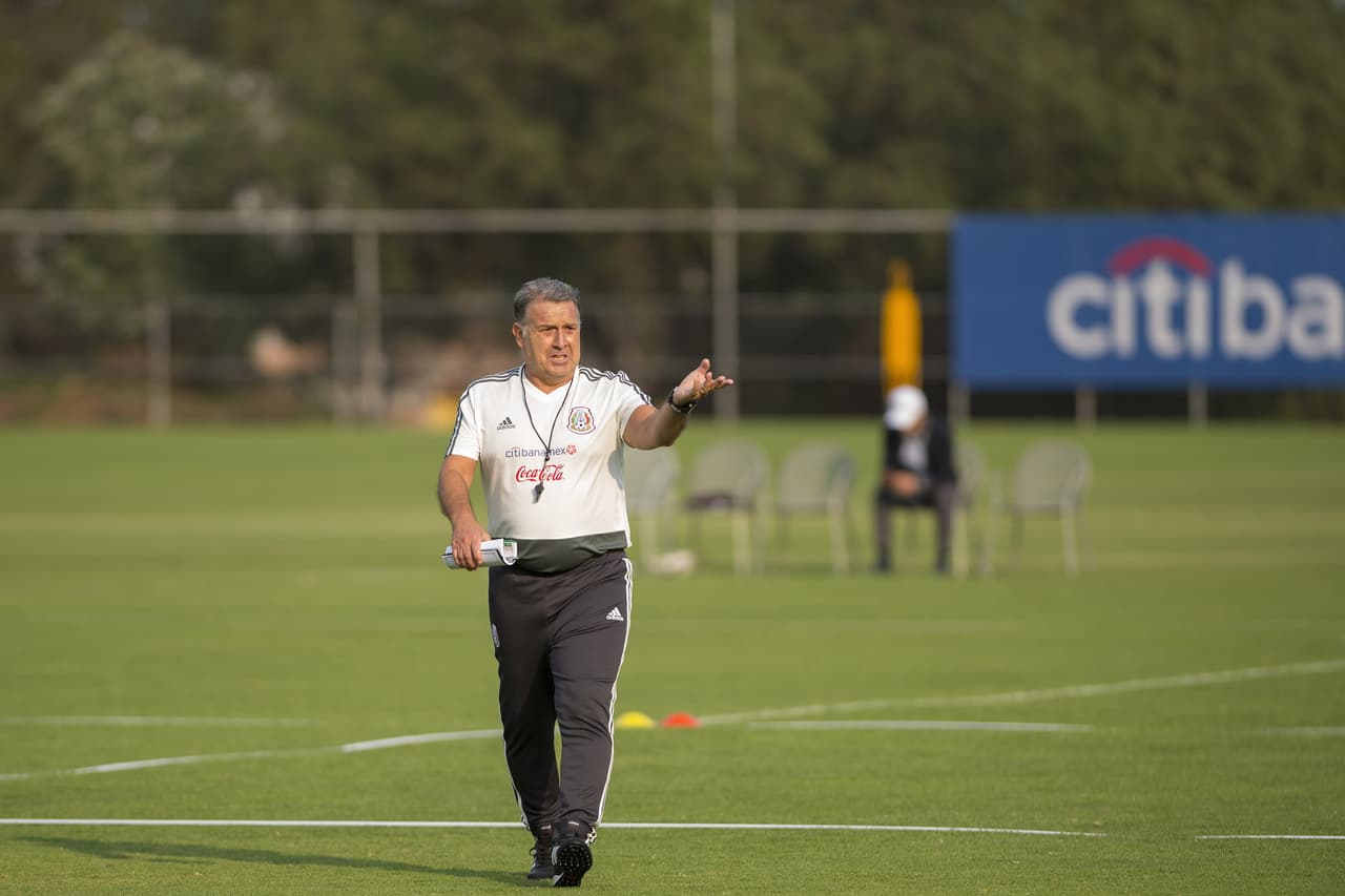 Detallista, enérgico, atento y muy dinámico se notó al argentino Gerardo Martino en su primer entrenamiento como director técnico de México en el Centro de Alto Rendimiento en la Ciudad de Mexico.
