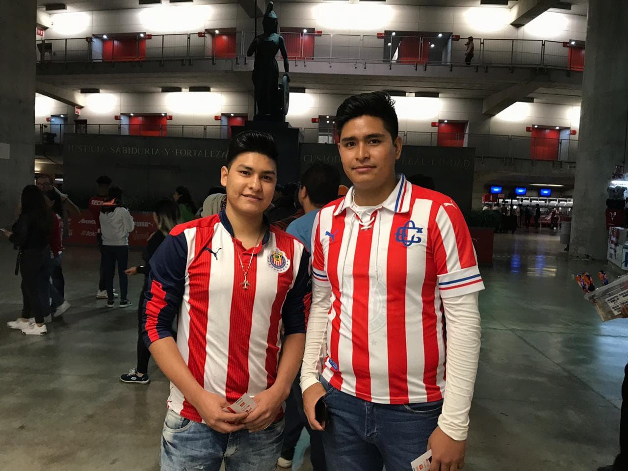 El color del partido entre Chivas y Veracruz para cerrar la actividad en el torneo Apertura 2019 por parte de ambos clubes.