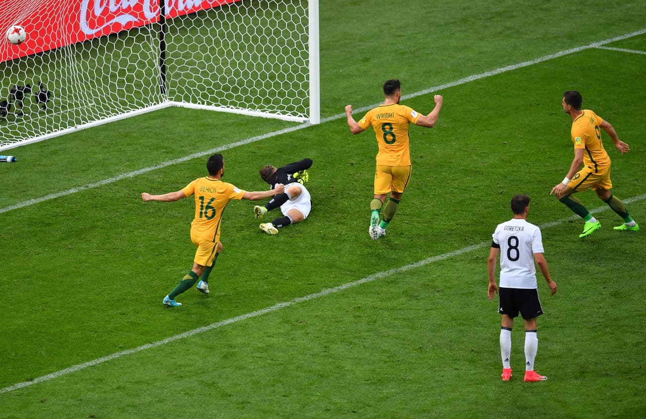 Sin embargo, Australia mostró entereza y al minuto 13 del segundo tiempo llegó el 3-2 del descuento a través de Tomi Juric.