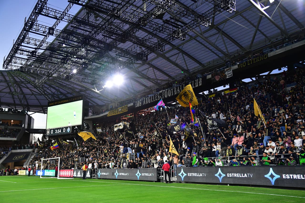 El Banc of California Stadium lució repleto el domingo por la noche.
<br>