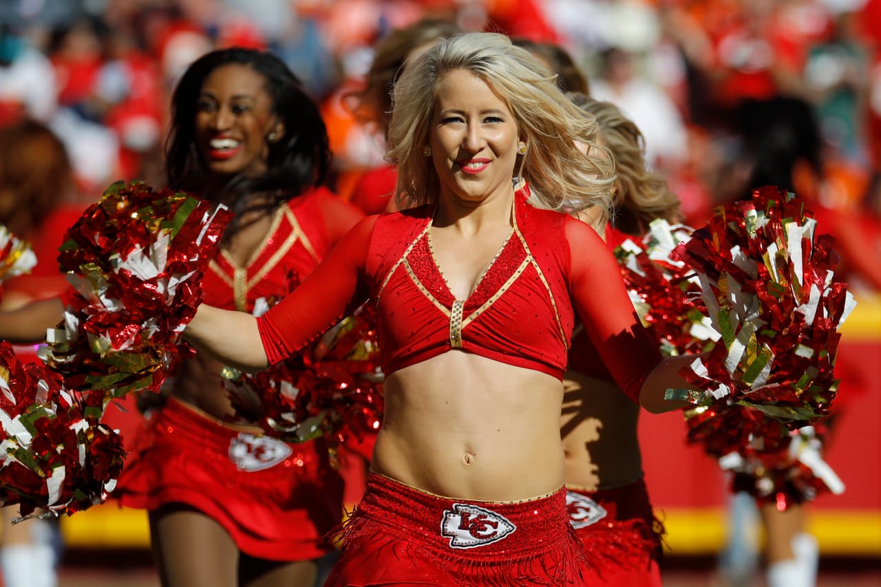 Las animadoras de los equipos del fútbol americano estadounidense le ponen un condimento especial a los encuentros de la NFL en los diferentes estadios en Estados Unidos.