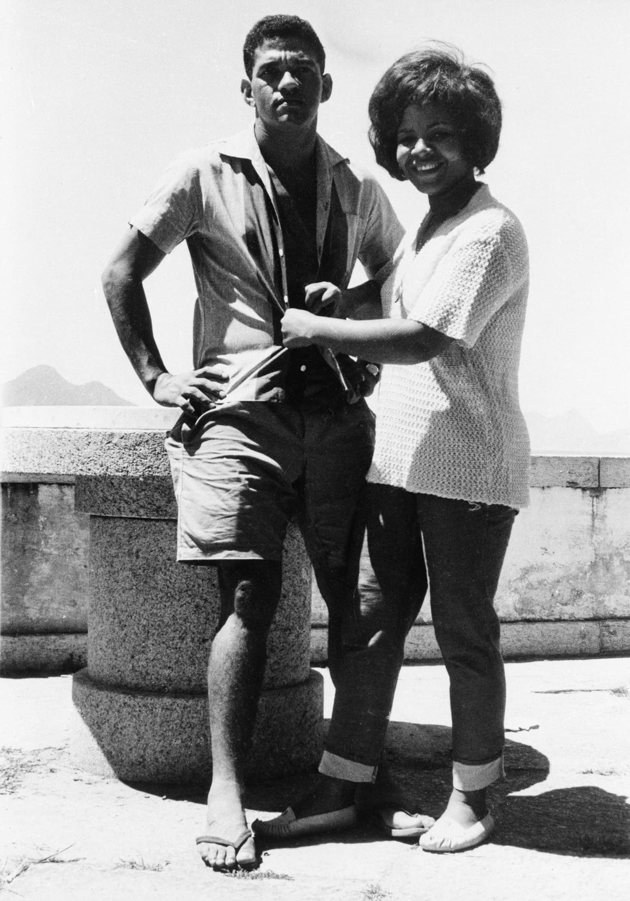 Se menciona que los médicos no le auguraban un buen futuro en el deporte; sin embargo, fue campeón del mundo en 1958 y 1962 con la poderosa Selección de Brasil junto a Pelé, Didi y Zagallo entre otros.