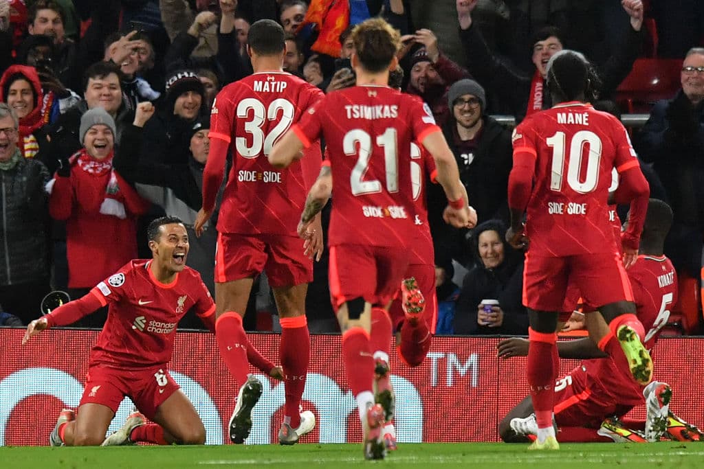 Con tantos de Thiago Alcántara y Mohamed Salah, el Liverpool camina a la victoria 2-0 sobre el Porto.