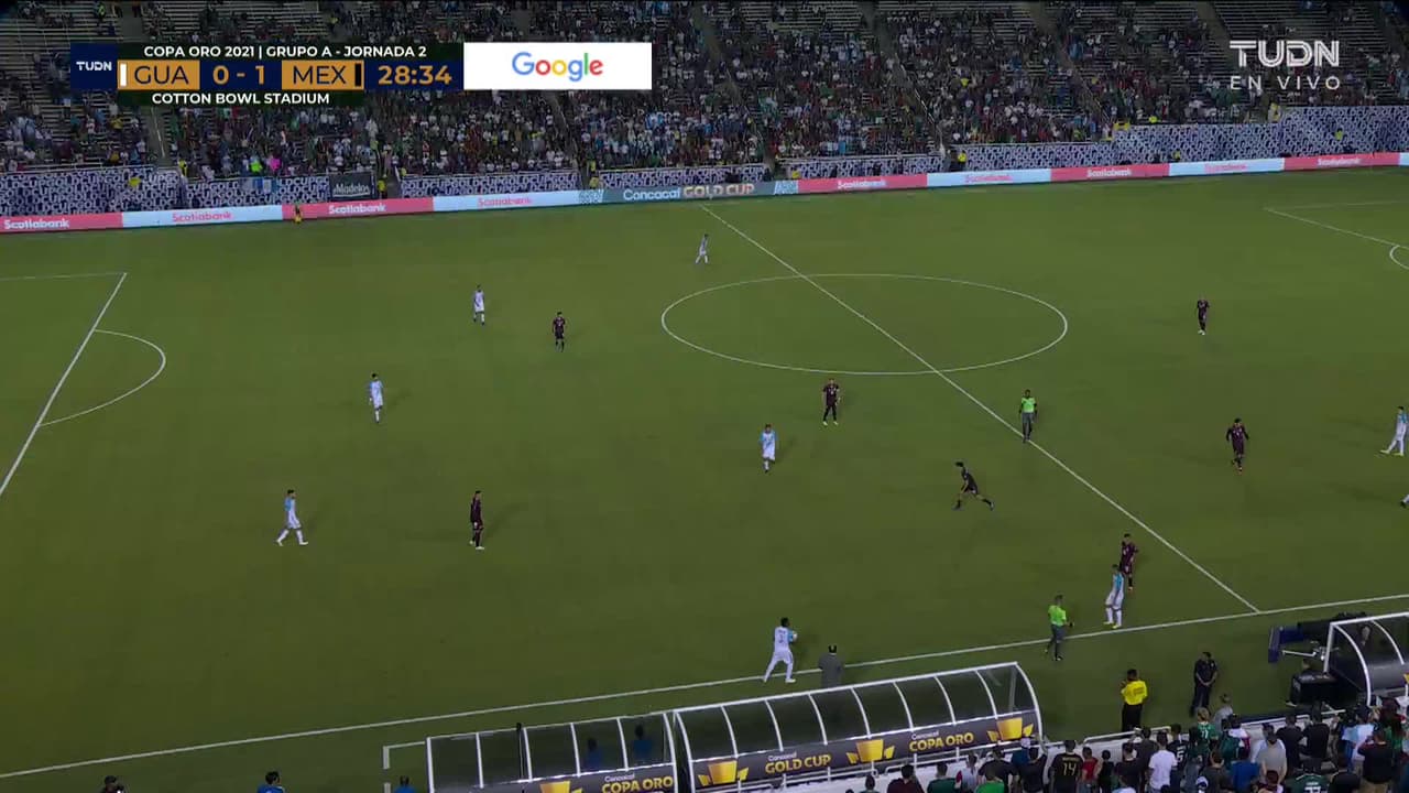 ¡GOL!  anota para México. Rogelio Funes Mori