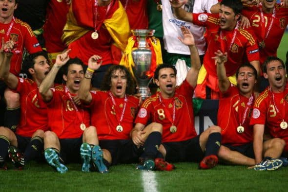 Ese año 2008, España conquistó la Copa de Europa, apenas su segunda en la historia, y surgió entonces el nombre del tiki taka, con la discusión eterna de si venía del Barcelona o de la propia selección.